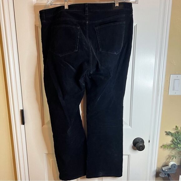 Lands End Mid Rise Boot Cut Corduroy Pant, Size 16.  Excellent Condition. - Picture 3 of 5